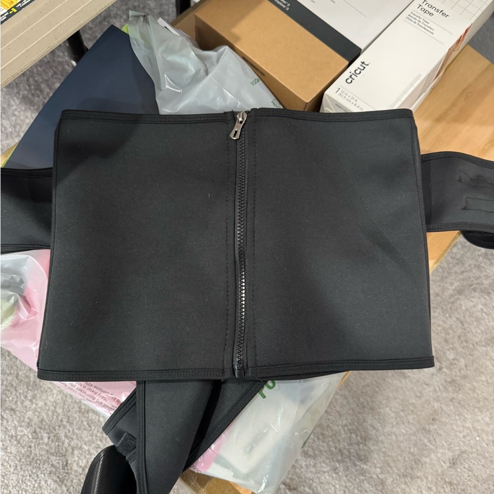 Black Zip-Up Waist Trainer with Adjustable Velcro Straps‎